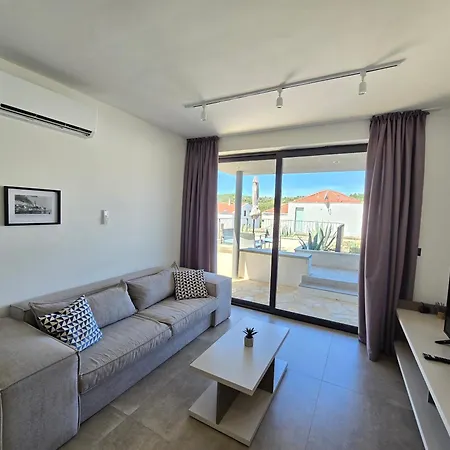 Aura Maris Apartman Sutivan